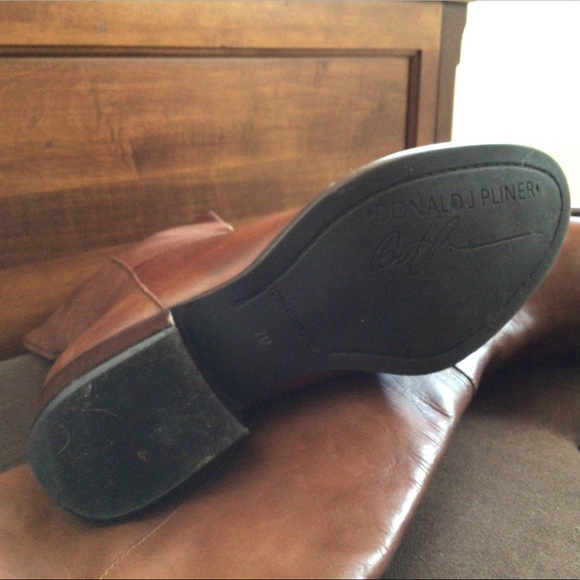 Donald J Pliner Prima 21 leather Riding Boot, Size 7M - Picture 6 of 9